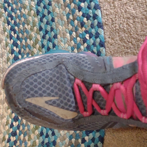 Tennis shoes - Picture 5 of 6